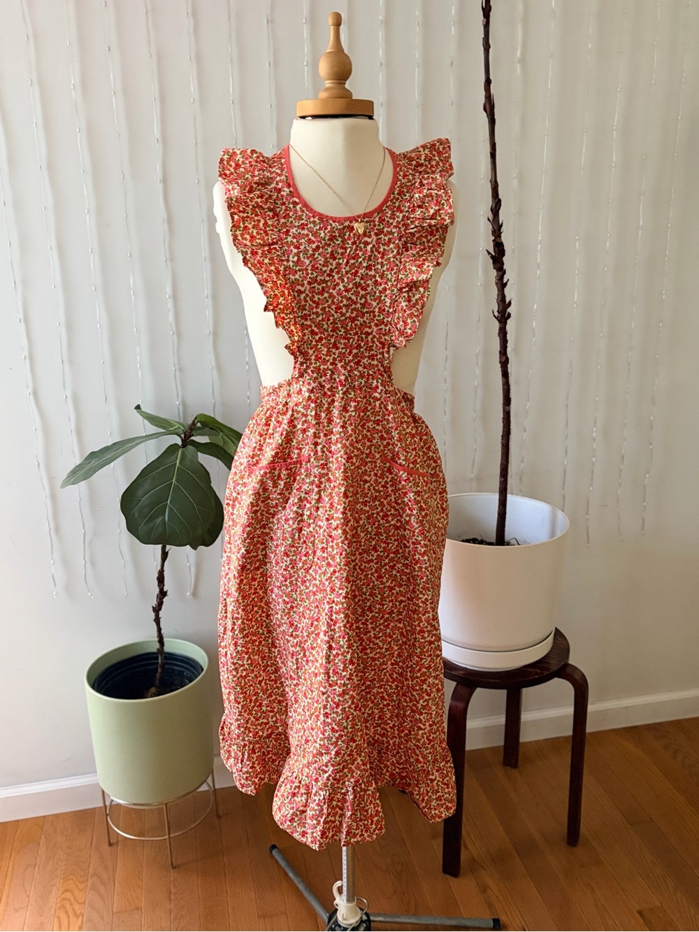 Vintage 1970s Handmade Floral Apron | Cottagecore Pinafore | 100% Cotton